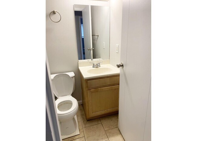 Building Photo - 550 Lowell Ave