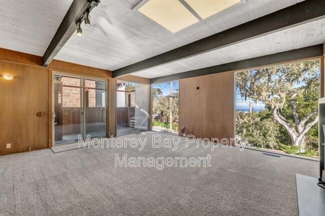 Building Photo - 635 Grace St