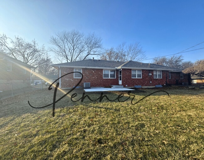 Building Photo - 807 NE Magellan Ave