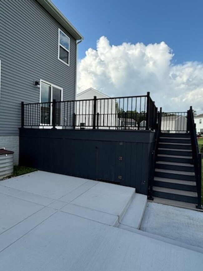 Building Photo - 7980 Uplands Dr