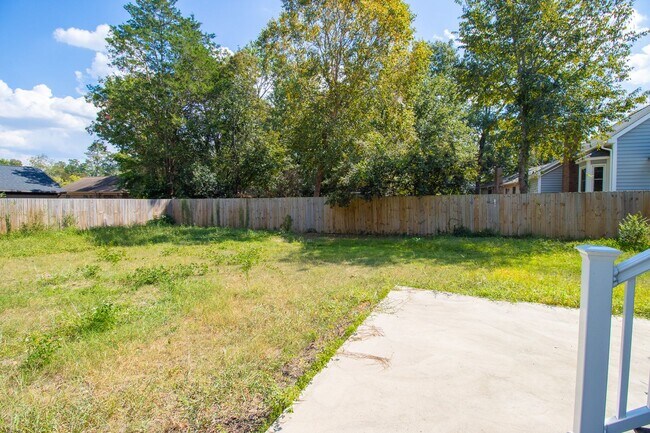 Building Photo - Charming 3-Bed, 3.5-Bath Home Near Augusta...