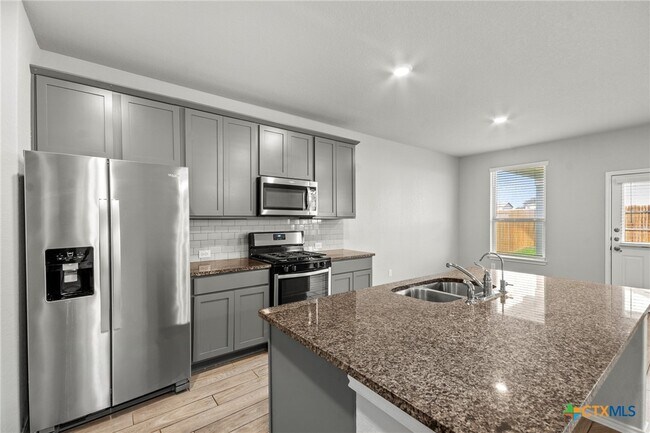 Building Photo - 271 Kinsley Wy