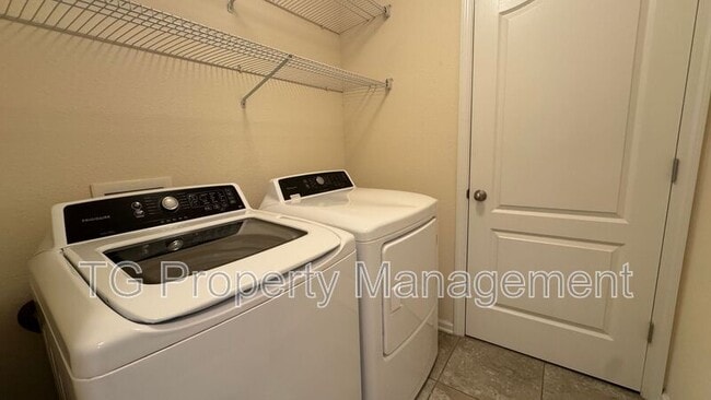 Building Photo - 24 Bush Pl