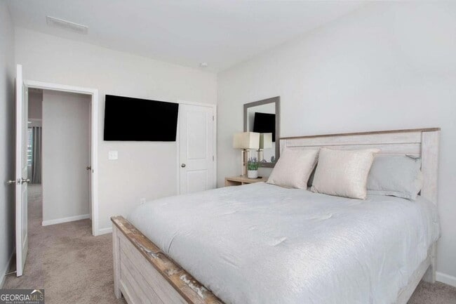 Building Photo - 1961 James Red Moore Blvd