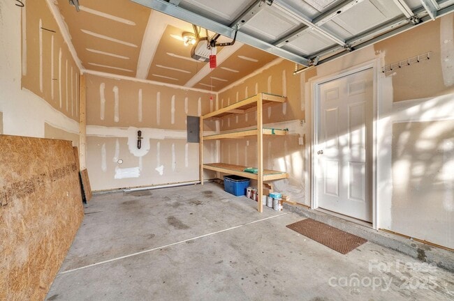 Building Photo - 1915 Travertine Ln