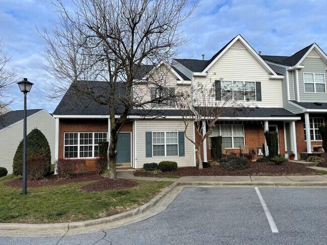 Building Photo - NW Townhome off of New Garden, Updated, Wo...
