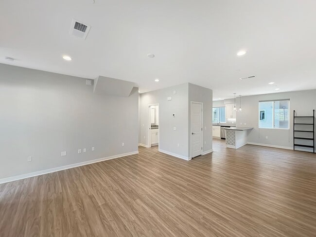 Building Photo - Spacious San Elijo Hills Home with 2-car G...
