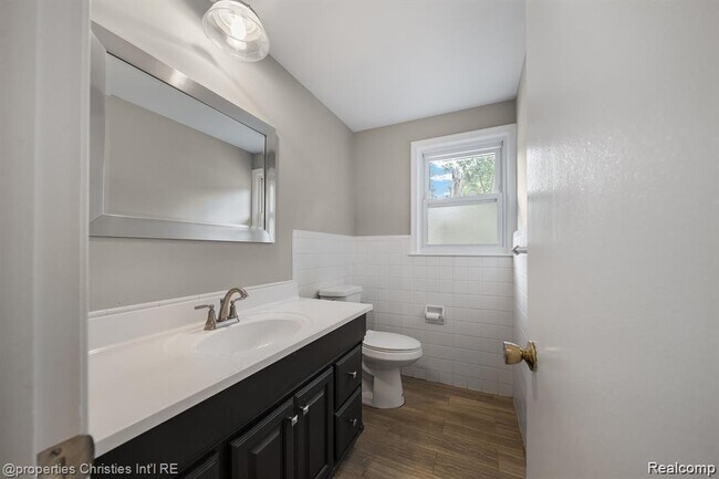 Building Photo - 126 Orchardale Dr