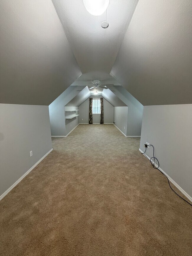 Building Photo - 2060 Hammond Ave