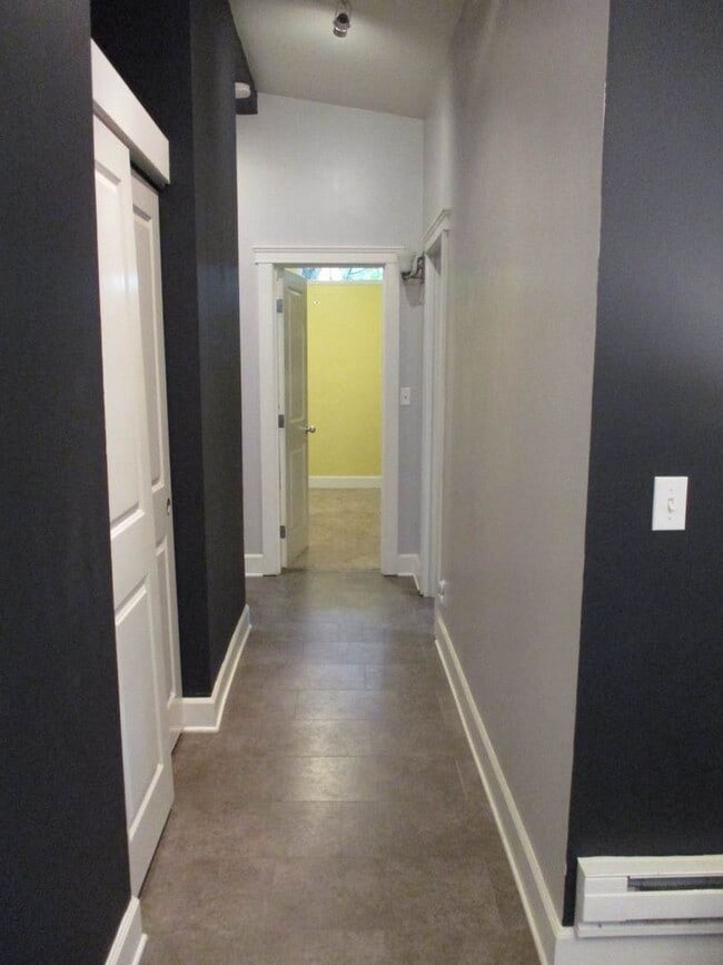 Building Photo - 3 bedroom Rambler with Above Garage Studio...