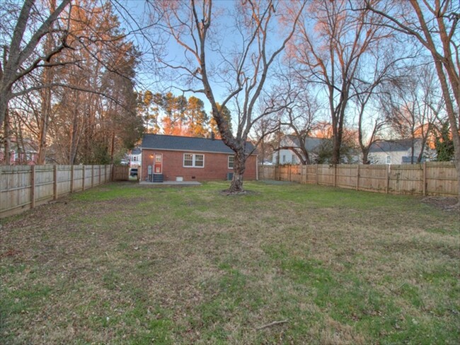 Building Photo - 2 Bedroom 1 Bath Home In The Heart Of Grah...