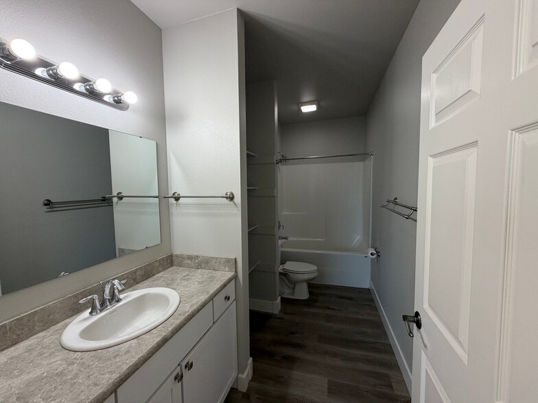 Building Photo - 3250 Rosebud Dr