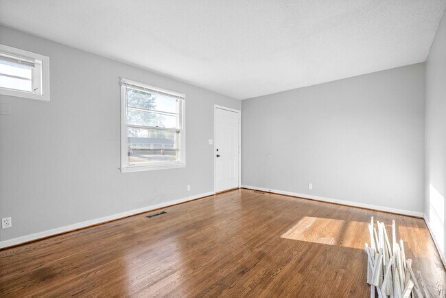 Building Photo - 113 Tandy Dr