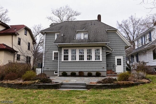 Building Photo - 12 Central Ave