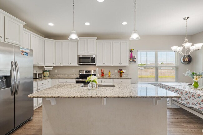 Building Photo - 809 Whispering Creek Ave