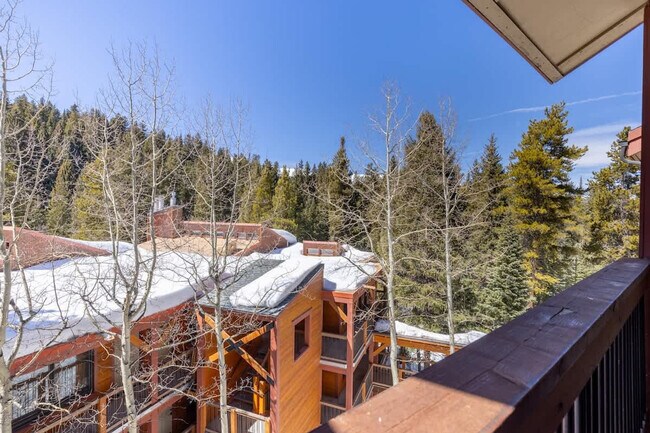 Building Photo - 815 Columbine Rd