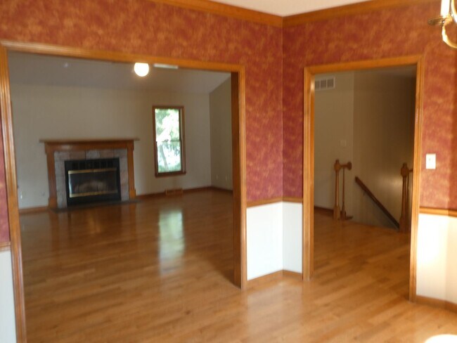 Building Photo - Beautiful home off Chapel Hill Rd