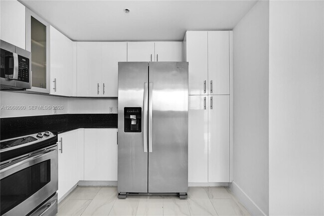 Building Photo - 7900 Harbor Island Dr