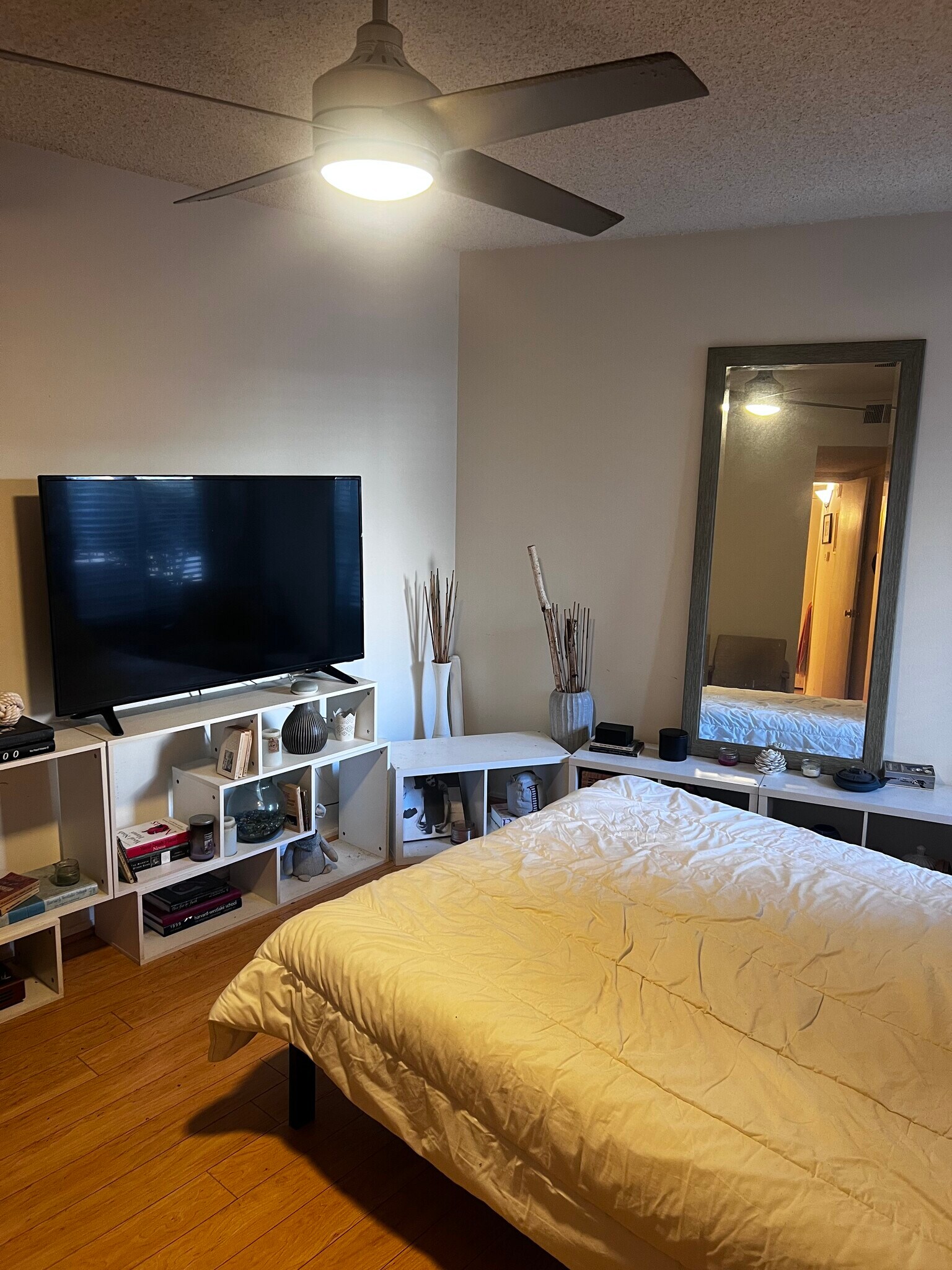 Building Photo - 5870 Green Valley Cir