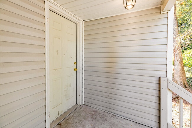 Building Photo - 659 Wilson St