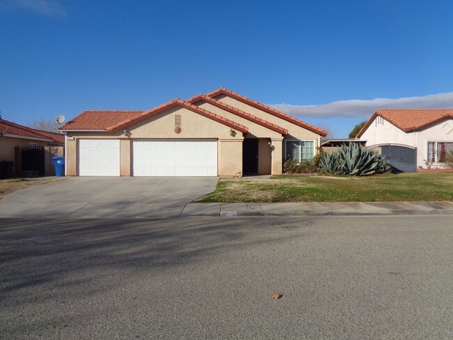 Primary Photo - Excellent Single Story Home Built in 1991 ...