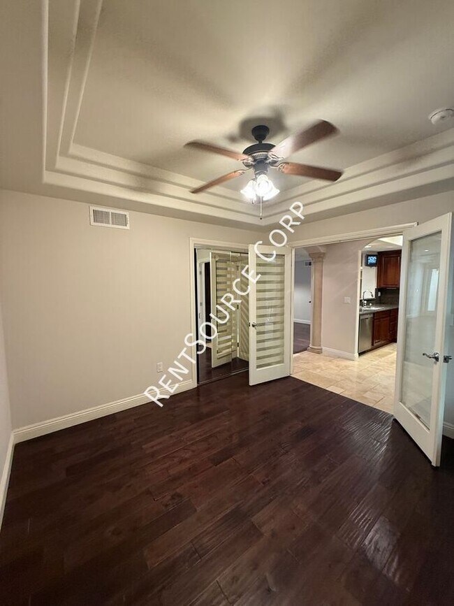 Building Photo - 12044 Hoffman St