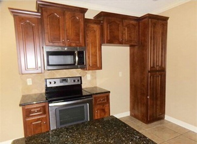 Building Photo - 18 Cains Cove