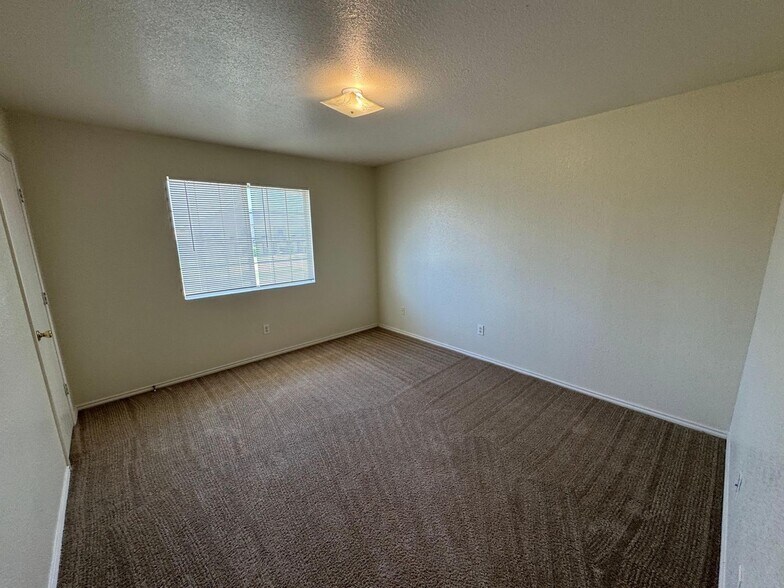 Building Photo - 4303 Deek Dr