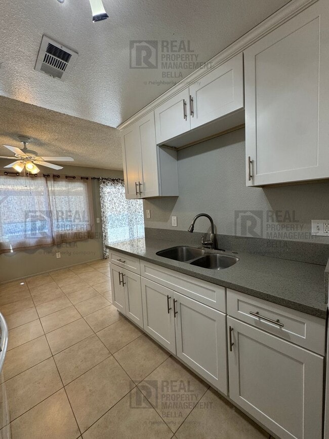 Building Photo - Move-In Ready 2-Bed, 2-Bath in Lake Elsinore