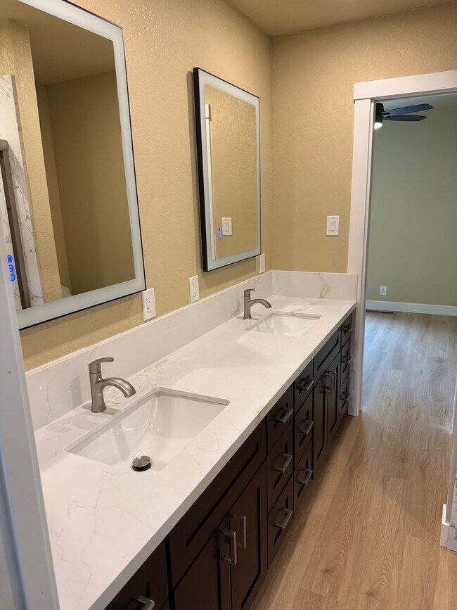 Building Photo - BEAUTIFULLY REMODELED 2 BEDROOM IN CARMICHAEL