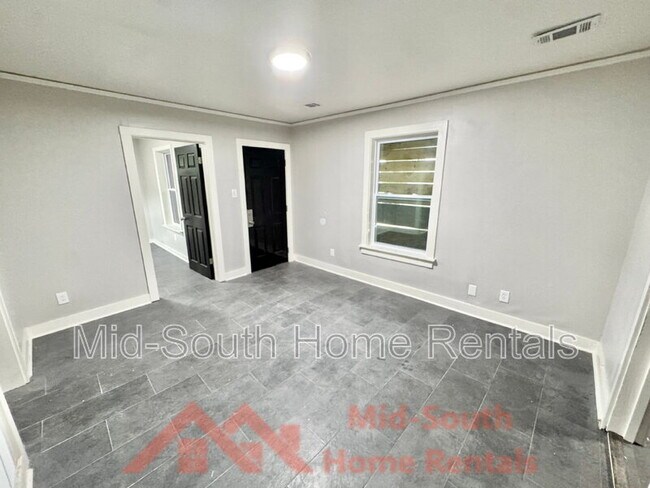 Building Photo - 1811 Castalia St