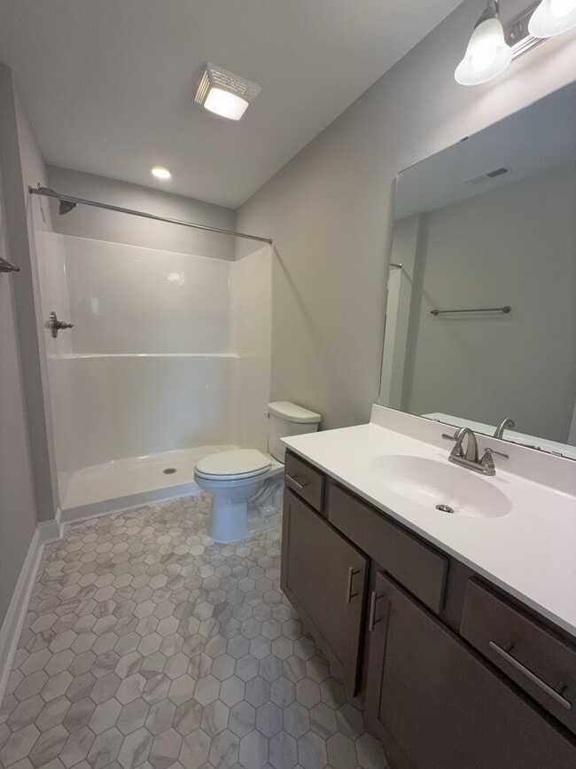 Building Photo - Two Bedroom Two and a half Bathroom Townhome located in Hubert!