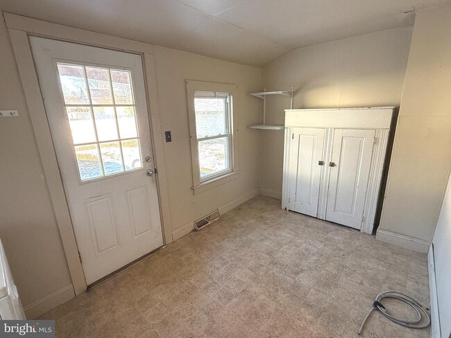 Building Photo - 19 Oakland Ave