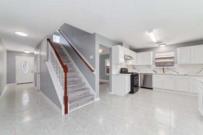 Building Photo - 5530 Imperial Grove Dr