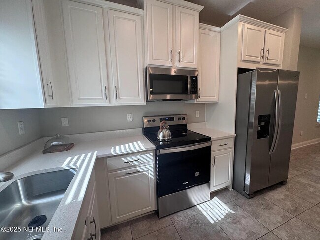 Building Photo - 13952 Sterely Ct N