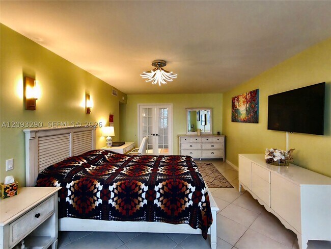 Building Photo - 2751 S Ocean Dr