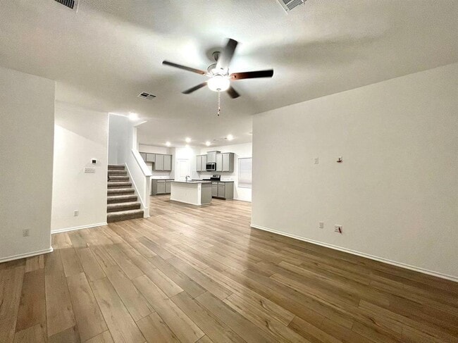 Building Photo - 433 Sebring Cir