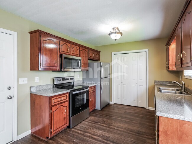 Building Photo - 3494 Sandpiper Dr