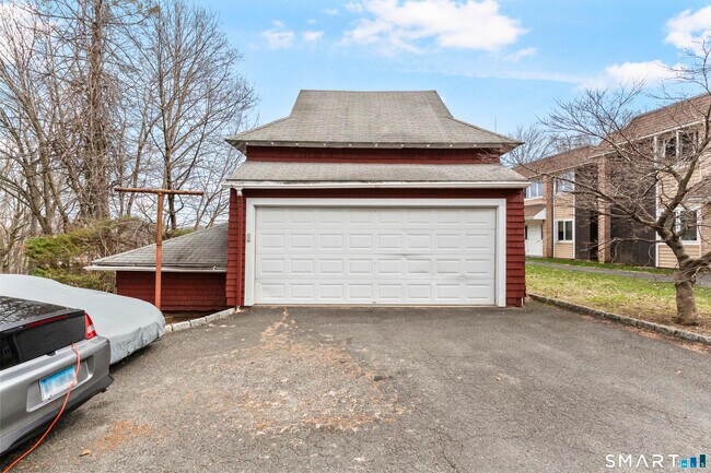 Building Photo - 105 Howe Ave