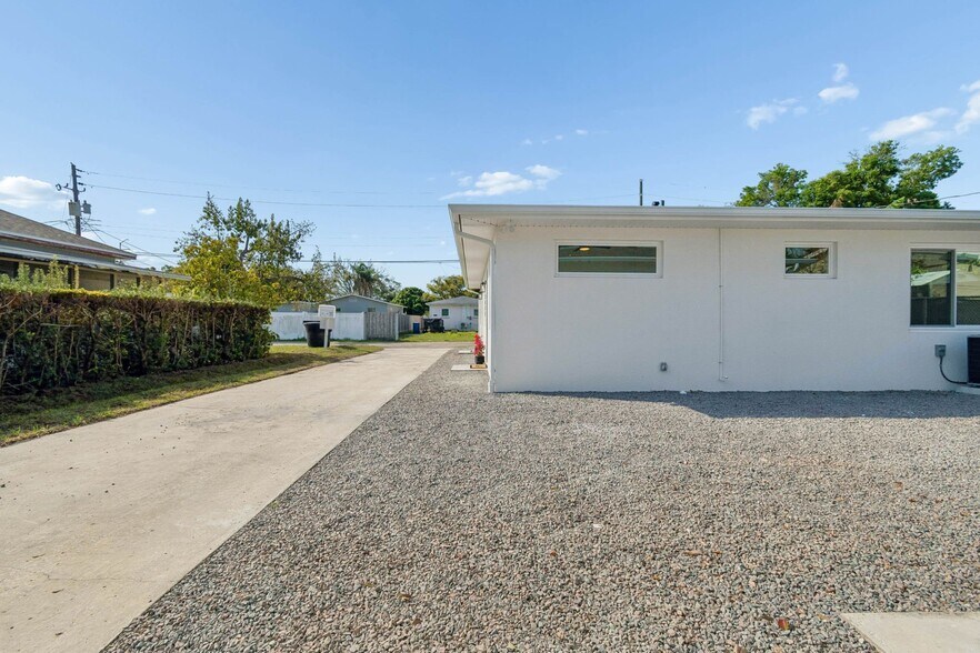 Building Photo - 2846 30th Ave N