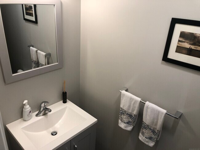 Building Photo - 132 Sheldon Terrace