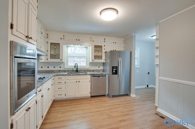 Building Photo - 9802 Dolphin Dr