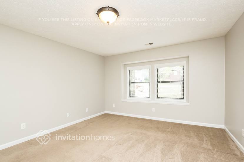 Building Photo - 2460 Deerfield Dr