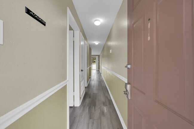 Building Photo - 801 River Rd