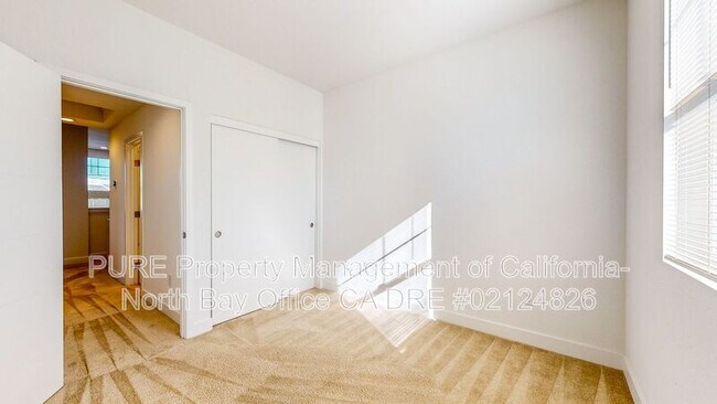 Building Photo - 221 Gambrel Cir