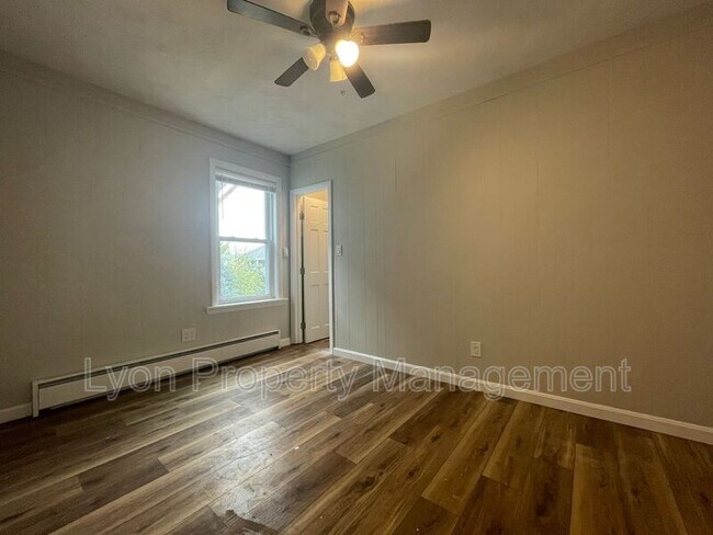 Building Photo - 412 Elm St