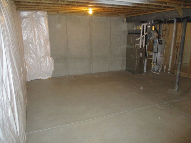 Building Photo - Beautiful 3 Bedroom, 2.5 Bath 2 Story Town...
