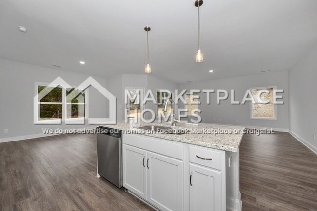 Building Photo - 174 River Pointe Dr