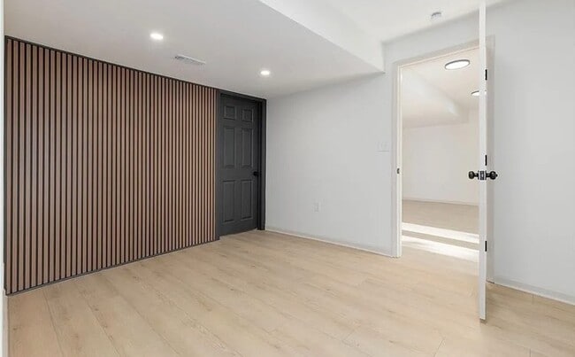 Building Photo - Spacious and Elegant 4 BR 4 BA Home in Olathe!