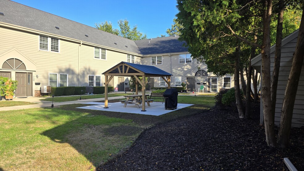 Courtyard - Homestead Court Townhomes